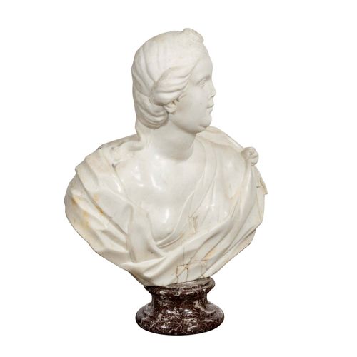 WEIBLICHE MARMORBÜSTE FEMALE MARBLE BUST 

Italy, 19th/20th century, white and b&hellip;