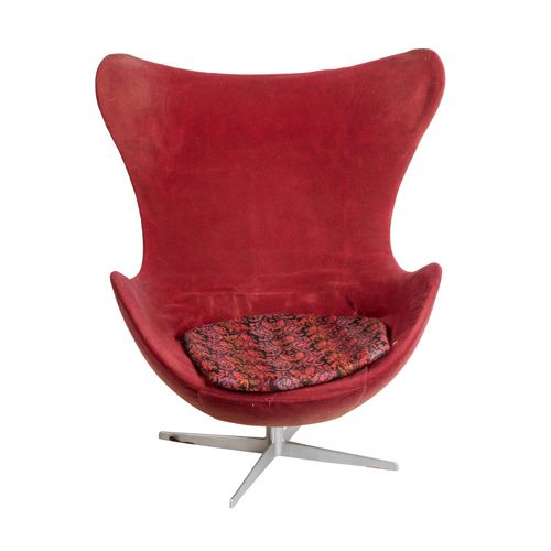 JACOBSEN, ARNE "Egg Chair" JACOBSEN, ARNE "蛋椅"

设计1958-59，作为哥本哈根皇家酒店整体家具的一部分，铝制底&hellip;