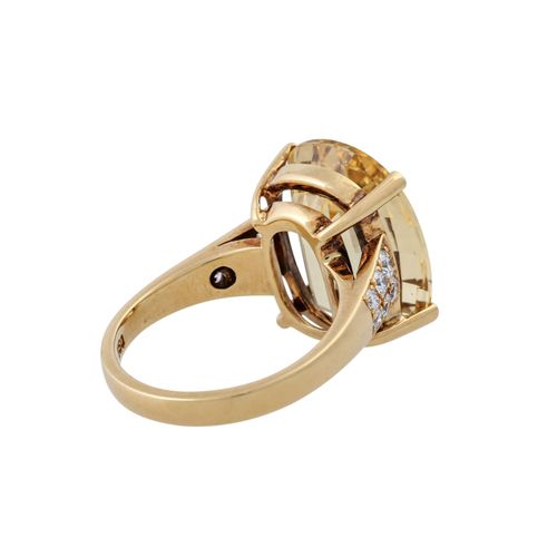Ring mit schönem Goldberyll flankiert von 12 Brillanten Anillo con berilo de oro&hellip;
