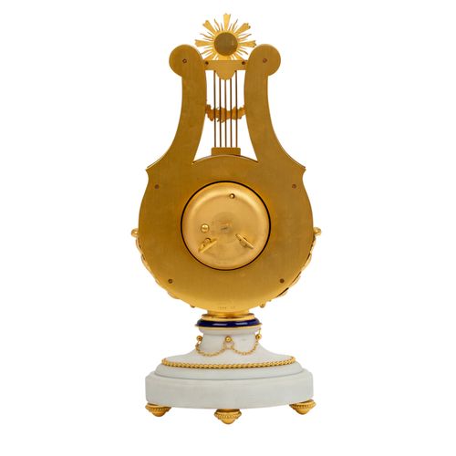 HOUR LAVIGNE LYRA-TISCHUHR, HOUR LAVIGNE LYRA TABLE CLOCK，巴黎，法国，20世纪，镀金和搪瓷金属，钟的形&hellip;