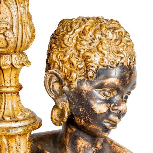 VENEZIANISCHE-LEUCHTER Italia, s. XX. Madera, tallada en pleno relieve, parcialm&hellip;