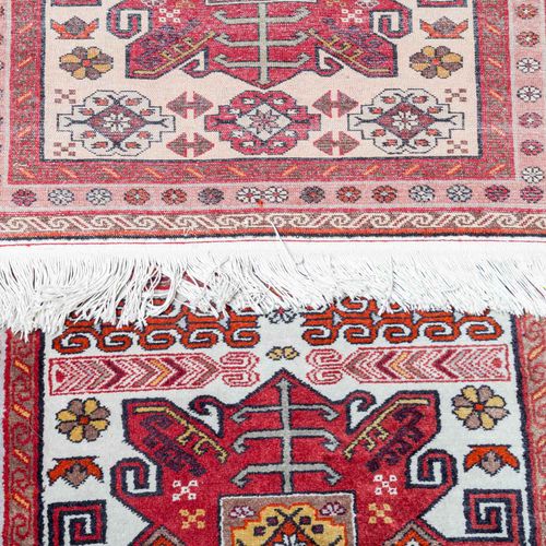 3 geometrisch gemusterte Orientteppiche aus den 1970er Jahren: 2 alfombras orien&hellip;