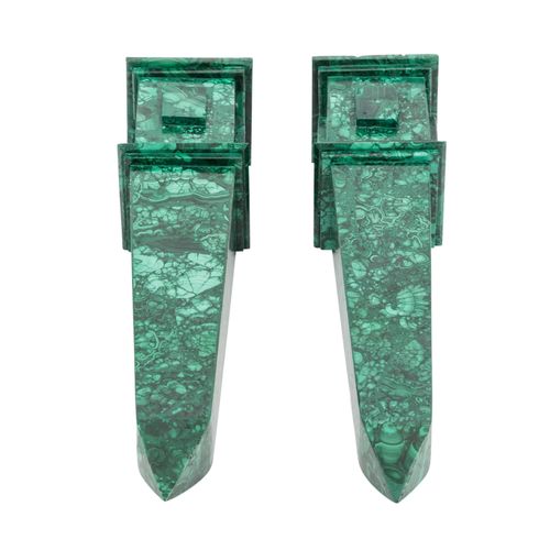 Paar Malachit-Obelisken. Une paire d'obélisques en malachite, h.30 cm.