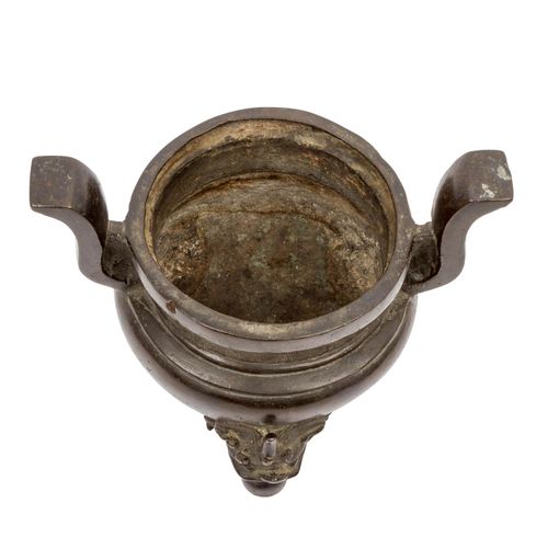 Weihrauchbrenner aus Bronze. CHINA, Qing-Dynastie 1644-1911. Un encensoir en bro&hellip;