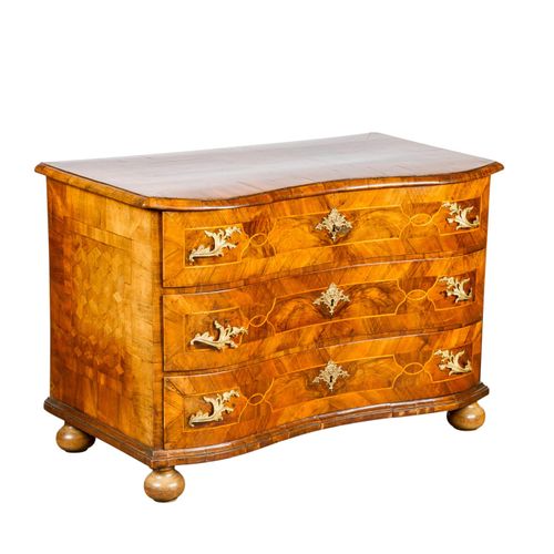 MÜNCHNER BAROCK-KOMMODE MUNICH BAROQUE CHEST OF DRAWERS

1740/1760, softwood con&hellip;