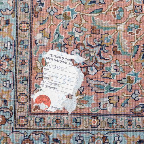 3 Orientteppiche aus Seide. KASHMIR und GHOM: 3张东方丝毯，克什米尔和Ghom：364x273厘米（由于使用，有强&hellip;