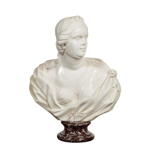 WEIBLICHE MARMORBÜSTE FEMALE MARBLE BUST 

Italy, 19th/20th century, white and b&hellip;