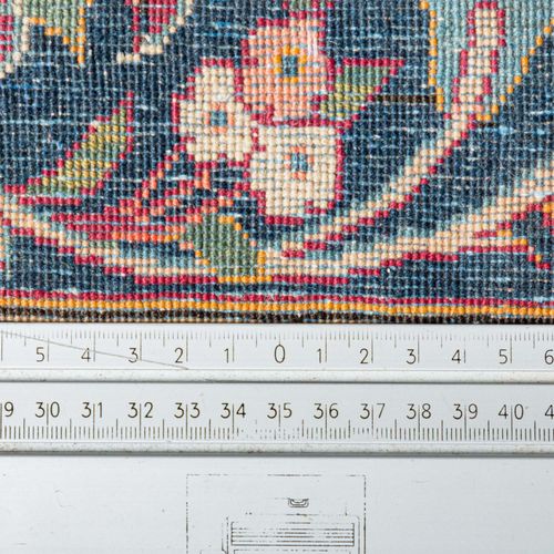 Orientteppich. KESHAN/PERSIEN, 20. Jh., 516x348 cm Weinroter Medaillonteppich mi&hellip;