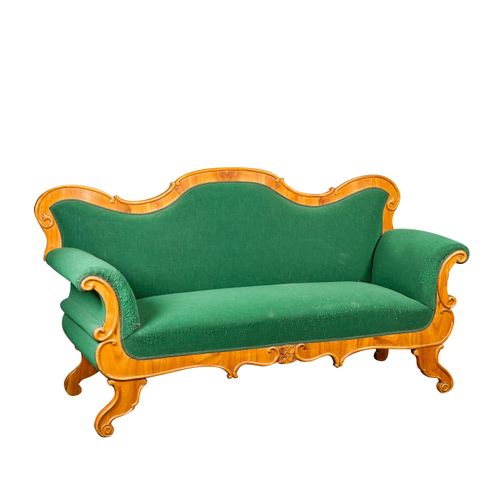 Biedermeier-Sofa 奢华沙发

德国南部，1830/1840年，樱桃木，贴面，弧形腿上的直框架，相应的宽摆动扶手。拱形的靠背框架，上端宽，软垫和覆&hellip;