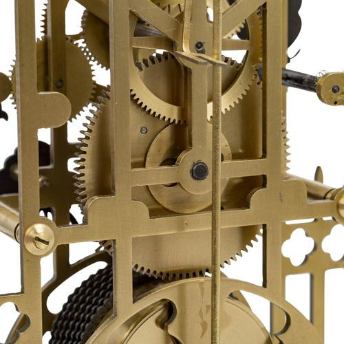 SKELETTUHR, SKELETON WATCH，20世纪，安装在一个木质底座上，黄铜，开放式齿轮传动系统，通过蜗牛和链条的弹簧驱动，时钟高：49厘米。有轻&hellip;