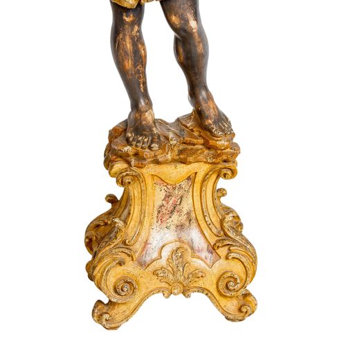 VENEZIANISCHE-LEUCHTER Italia, s. XX. Madera, tallada en pleno relieve, parcialm&hellip;