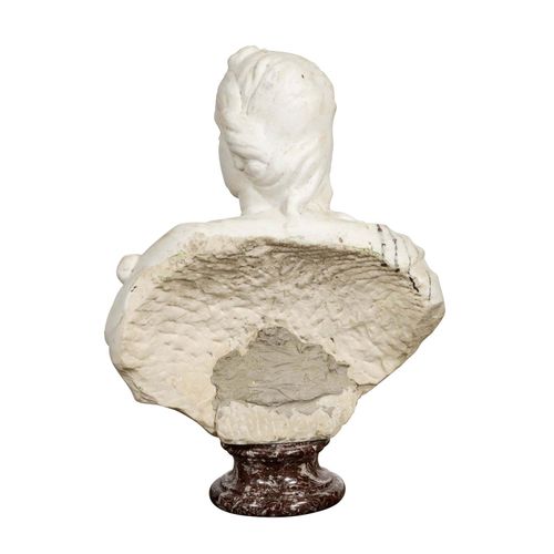 WEIBLICHE MARMORBÜSTE FEMALE MARBLE BUST 

Italy, 19th/20th century, white and b&hellip;