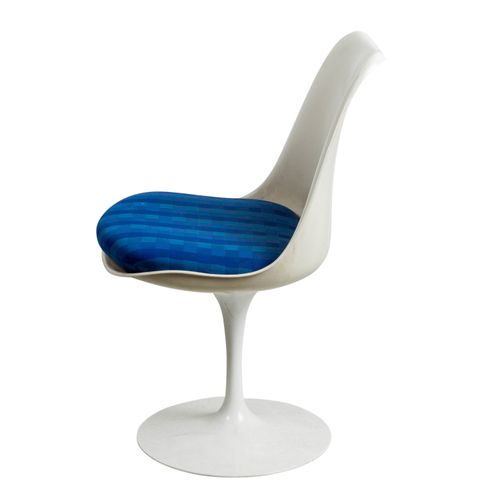 EERO SAARINEN "Tulip-Stuhl" 诺尔国际，转椅，白色座椅外壳和白色油漆底座，高：80厘米。年龄的迹象



EERO SAARINEN &hellip;