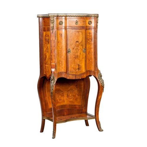 KABINETT IM LOUIS XVI-STIL CABINET DE STYLE LOUIS XVI

France, c. 1900, montures&hellip;