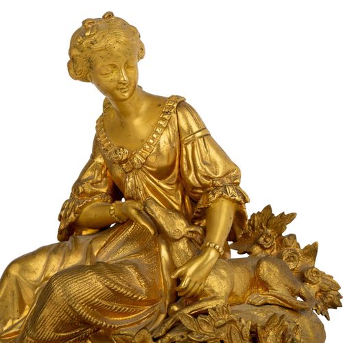 KAMINUHR, CHIMNEY CLOCK, XIX secolo, bronzo dorato a fuoco, cassa trapezoidale, &hellip;