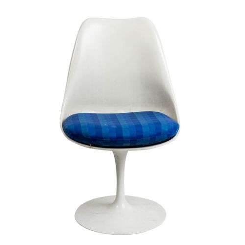 EERO SAARINEN "Tulip-Stuhl" 诺尔国际，转椅，白色座椅外壳和白色油漆底座，高：80厘米。年龄的迹象



EERO SAARINEN &hellip;
