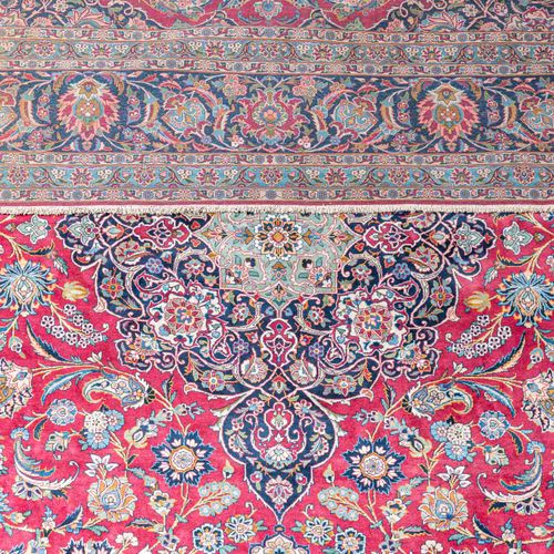 Orientteppich. KESHAN/PERSIEN, 20. Jh., 516x348 cm 一张酒红色的奖章地毯，中央有一个不朽的奖章，有相应的角落填&hellip;
