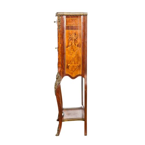 KABINETT IM LOUIS XVI-STIL GABINETE DE ESTILO LOUIS XVI

Francia, c. 1900, monta&hellip;