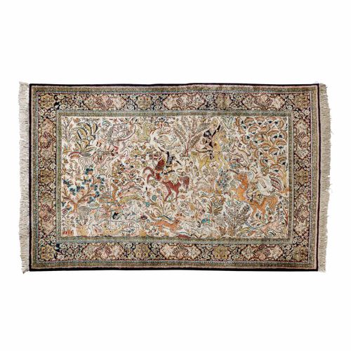 Orientteppich aus Seide. GHOM/PERSIEN, 205x130 cm. 东方丝毯。Ghom/Persia，205x130厘米。在浅&hellip;