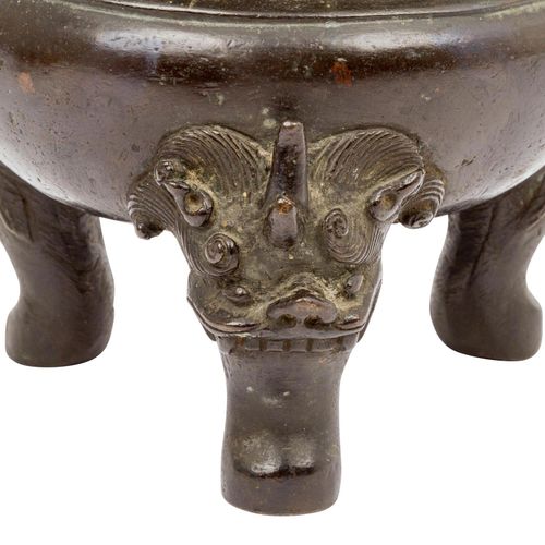 Weihrauchbrenner aus Bronze. CHINA, Qing-Dynastie 1644-1911. 一个青铜香炉。中国 清代 1644-1&hellip;