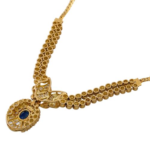 Collier mit Saphir ca. 1,8 ct und Diamanten zus. Ca. 4 ct, Necklace with antique&hellip;