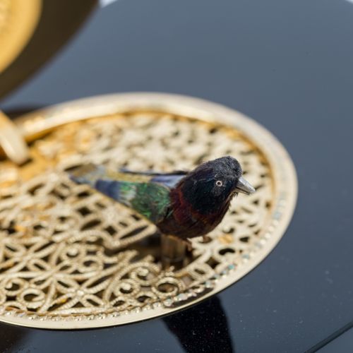 SINGVOGELDOSE REUGE, BOÎTIER EN BOIS LAQUÉ avec couvercle doré, oiseau à plumes &hellip;