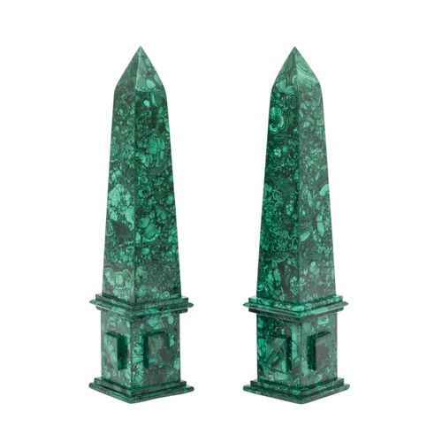 Paar Malachit-Obelisken. Un par de obeliscos de malaquita, h.30 cm.