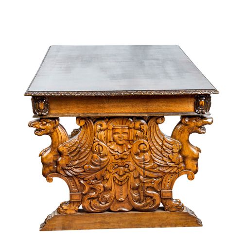 GROßER HISTORISMUS-TISCH 历史大桌

可能是意大利，19世纪末，根据文艺复兴时期的模型，半塑料雕刻的硬木框架，形状为斯芬克斯，高x宽x深&hellip;
