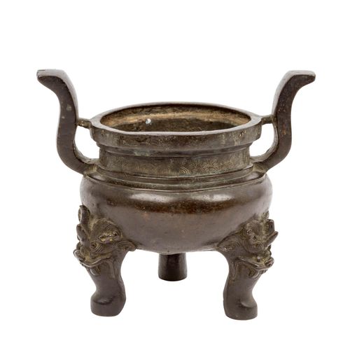 Weihrauchbrenner aus Bronze. CHINA, Qing-Dynastie 1644-1911. A bronze censer. Ch&hellip;