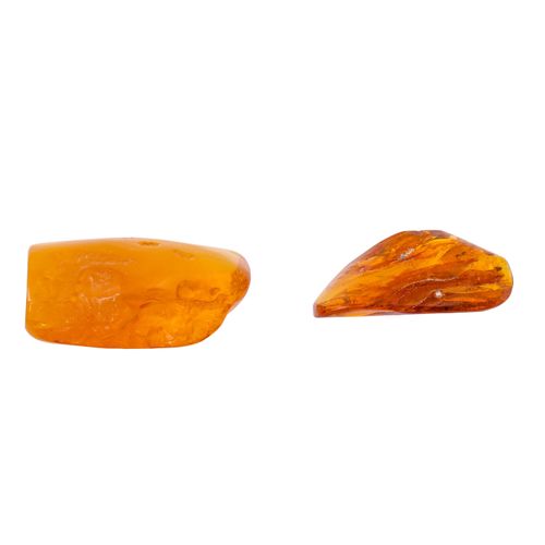 2 lose Stücke Bernstein, 2 loose pieces of amber, 65.5 g, honey coloured.