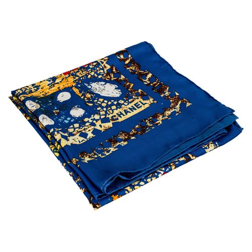 CHANEL Seidentuch, 140x140cm. CHANEL silk scarf, 140x140cm. 100% silk in blue wi&hellip;