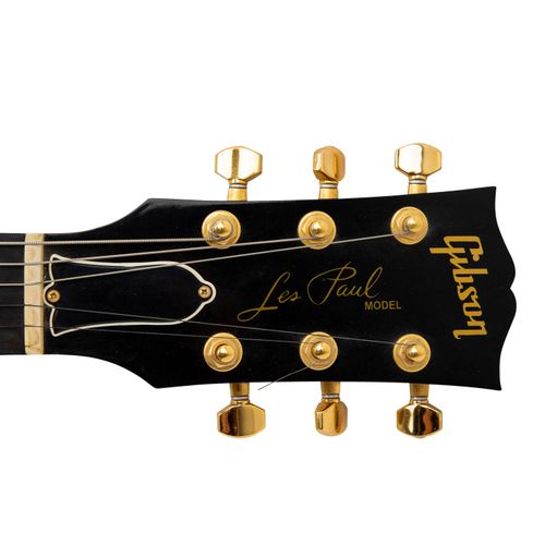 GIBSON LES PAUL E-GITARRE, GIBSON LES PAUL电吉他，美国制造，红色渐变的漆面琴身，珍珠母镶嵌的黑檀木指板，琴头背面刻有序&hellip;