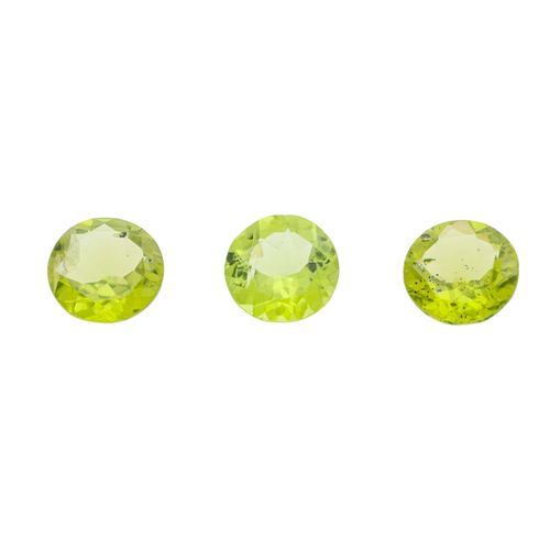 Konvolut 9 Peridots von ca. 23,3 ct Bundle of 9 peridots totalling ca. 23.3 ct, &hellip;