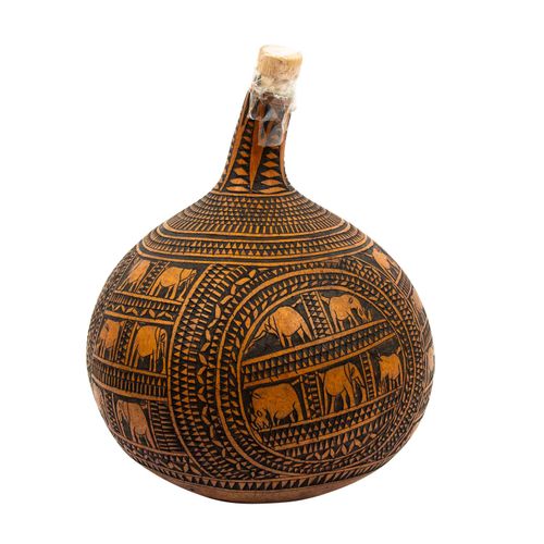 Konvolut: 11 Sammlerobjekte. AFRIKA: 混合拍品：11件收藏品。非洲：1.) 蟾蜍形状的图案陶瓷壶，高18厘米。2.)3件木制&hellip;