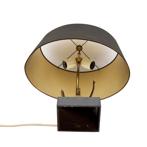 Tischlampe 台灯

20世纪下半叶，好奇的黄铁矿台灯，灯的高度可以调整，高度：60厘米。有轻微的老化和使用痕迹。