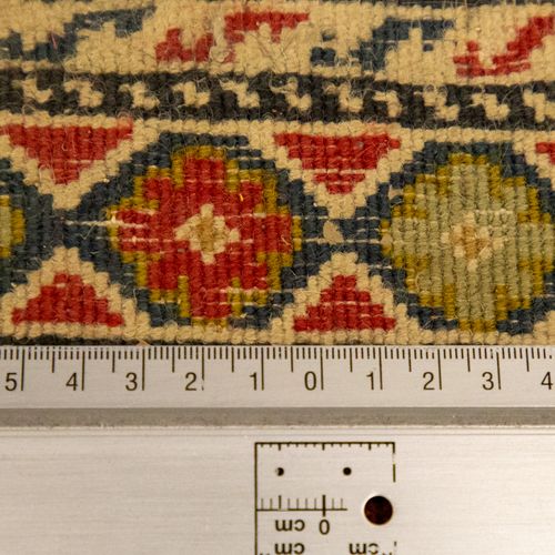 Orientteppich. 20. Jh., 150x103 cm. Tapis oriental. 20e s., 150x103 cm. Quatre g&hellip;
