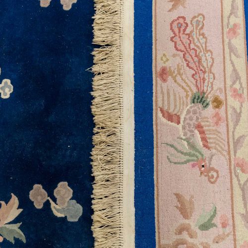 Teppich. PEKING/CHINA, 20. Jh., 348x245 cm. Tapis. PEKIN/CHINE, XXe siècle, 348x&hellip;