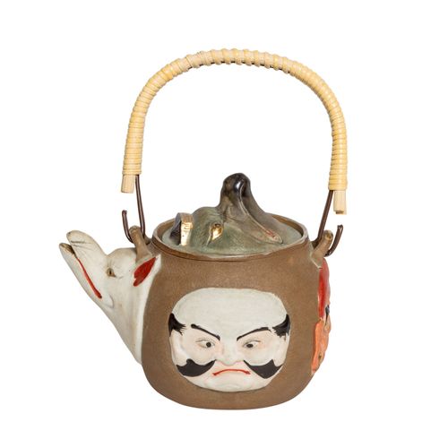 Exzellente Teekanne mit Porzellangesichtern. JAPAN, Meiji-Zeit (1868-1912). Eine&hellip;