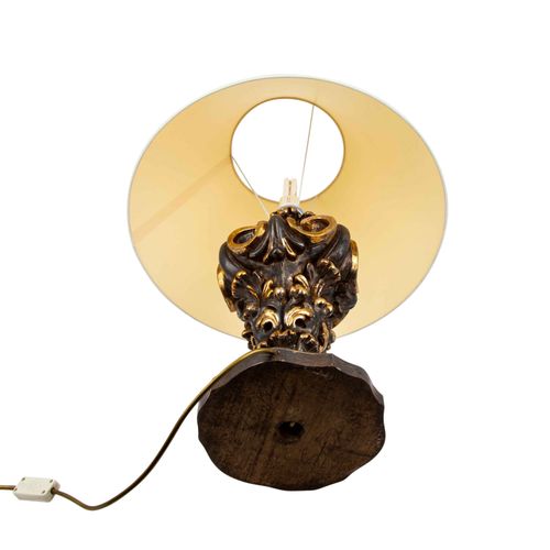 Tischleuchte. Tischlampe. Lampenfuß im Rokoko-Stil reich geschnitzt mit Rocaille&hellip;