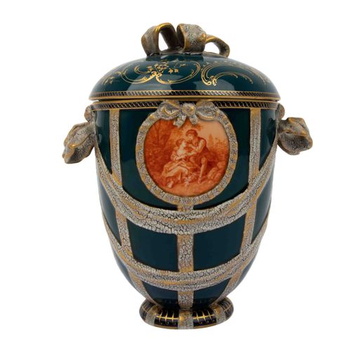KPM BERLIN Deckelvase, vor 1832-1911, KPM BERLIN盖子花瓶，1832-1911年，蛋形的瓶身放在一个缩进的圆形支架&hellip;