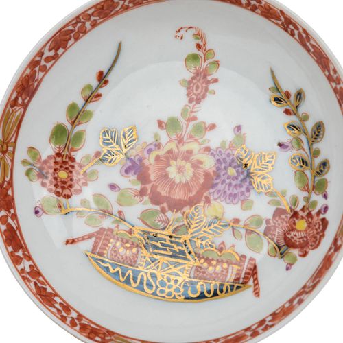 MEISSEN Mokkatasse mit Untertasse, 1765-1774 迈森摩卡杯与碟子，1765-1774。所谓的 "桌子图案 "的装饰，借&hellip;