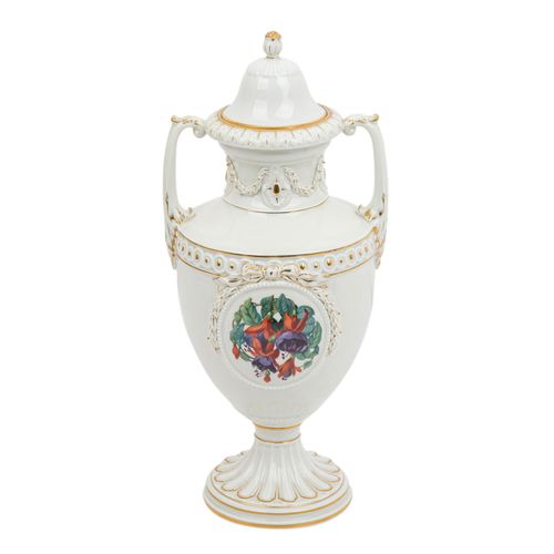 MEISSEN Deckelvase, 1. Wahl, 20. Jh. MEISSEN有盖花瓶，第一选择，20世纪，白瓷与丰富的黄金装饰，椭圆形的瓶身在一个异&hellip;