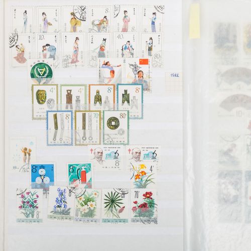 CHINA Marken und Blöcke */O CHINE timbres et bloc notes */O dans un épais carnet&hellip;