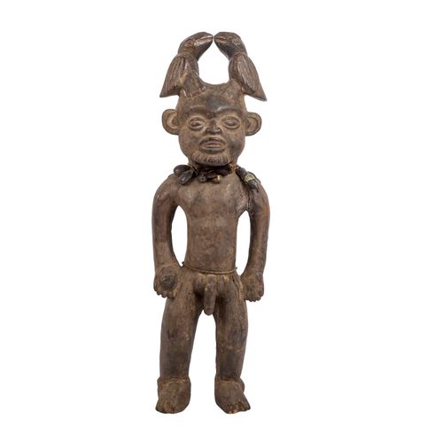 Skulptur einer magischen männlichen Figur. KAMERUN/AFRIKA, um 1900 oder älter. E&hellip;