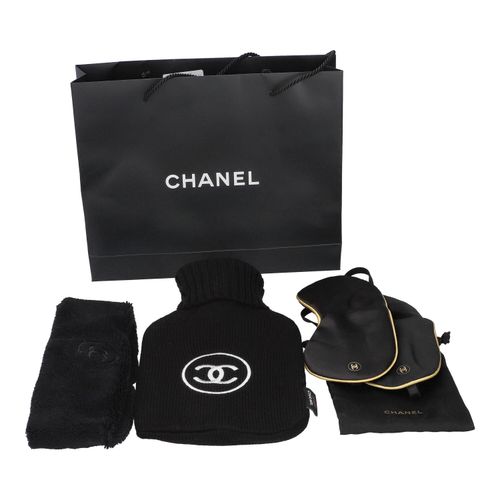 CHANEL Beauty-Set. Hot water bottle in black with white logo, headband in black &hellip;