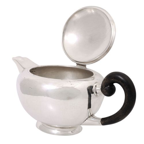 ADOLF MOGLER Teekanne, 800 Silber, um 1940/50. ADOLF MOGLER Teapot, 800 silver, &hellip;
