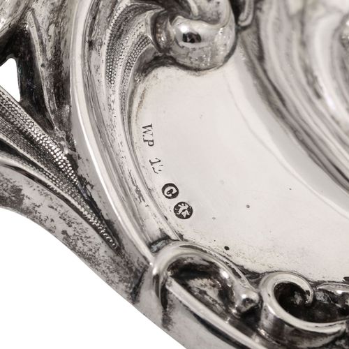 BERLIN Prunkschale, 12-lötiges Silber, Mitte des 19. Jh. 柏林浮夸碗，12手银，19世纪中期。椭圆形有柄&hellip;