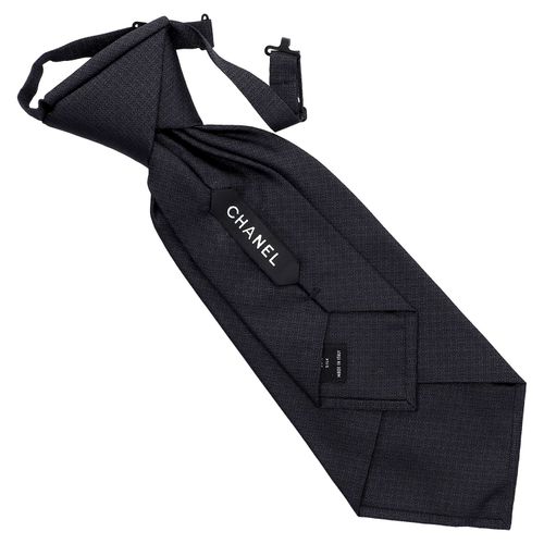 CHANEL Krawatte. CHANEL tie. Black model with logo structure, ready-bound. As go&hellip;