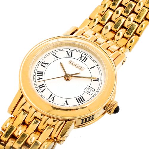 GUCCI VINTAGE Armbanduhr. GUCCI VINTAGE手表。黄金色型号，白色表盘上有黑色的罗马数字。存在磨损迹象，需要更换电池。