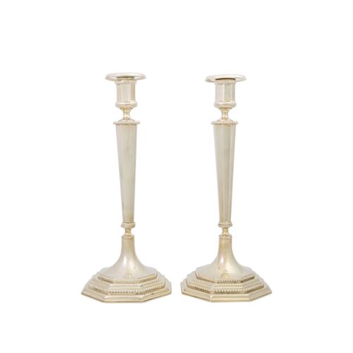 Null Pair of single flame candlesticks, silver, 20th c. Candlestick with conical&hellip;